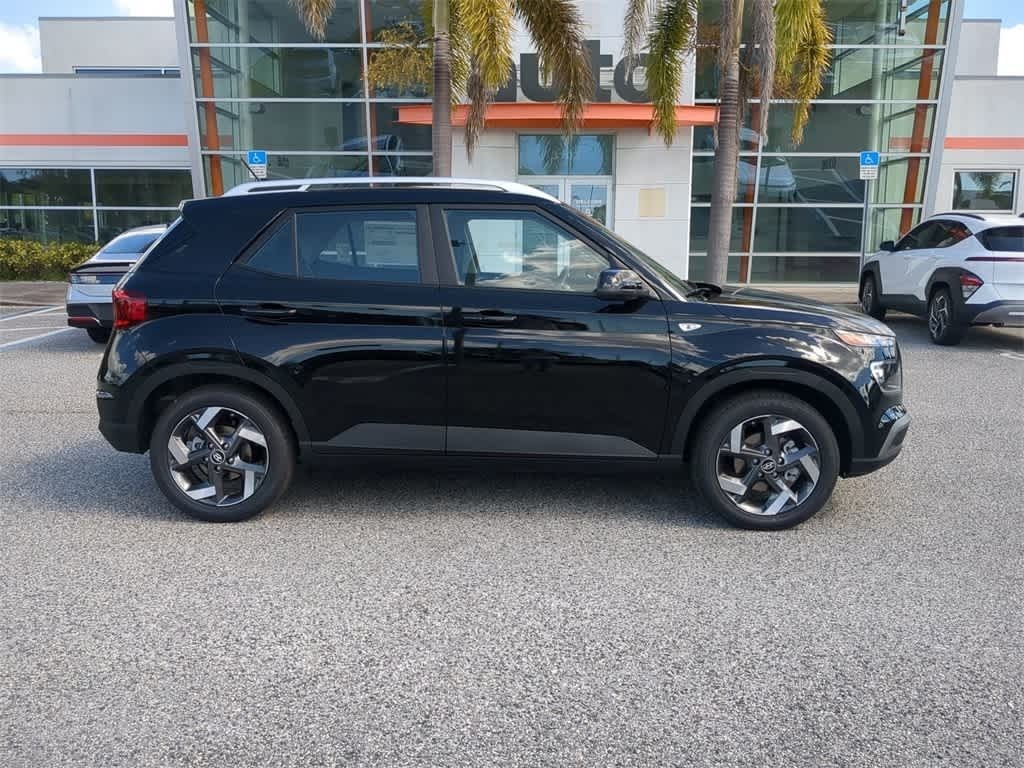 2026 Hyundai Venue SEL Image 5 of 33