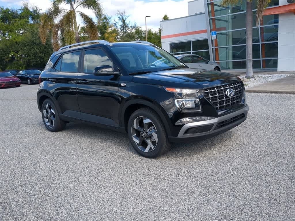 2026 Hyundai Venue SEL Image 4 of 33