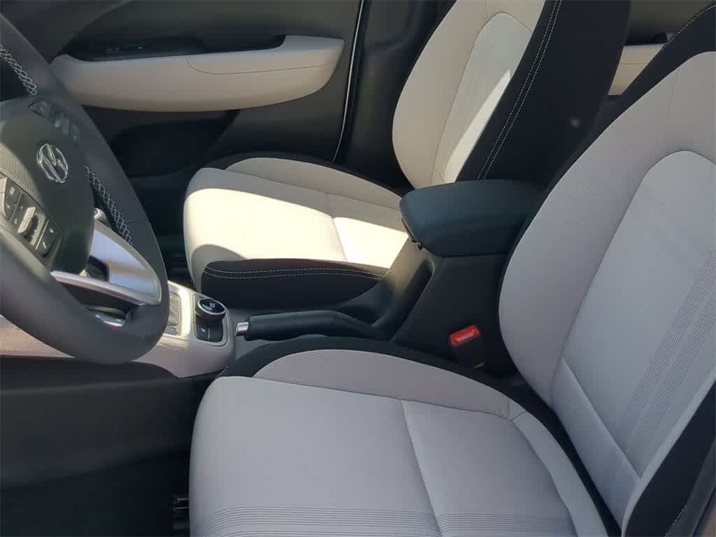 2026 Hyundai Venue SEL Image 15 of 33