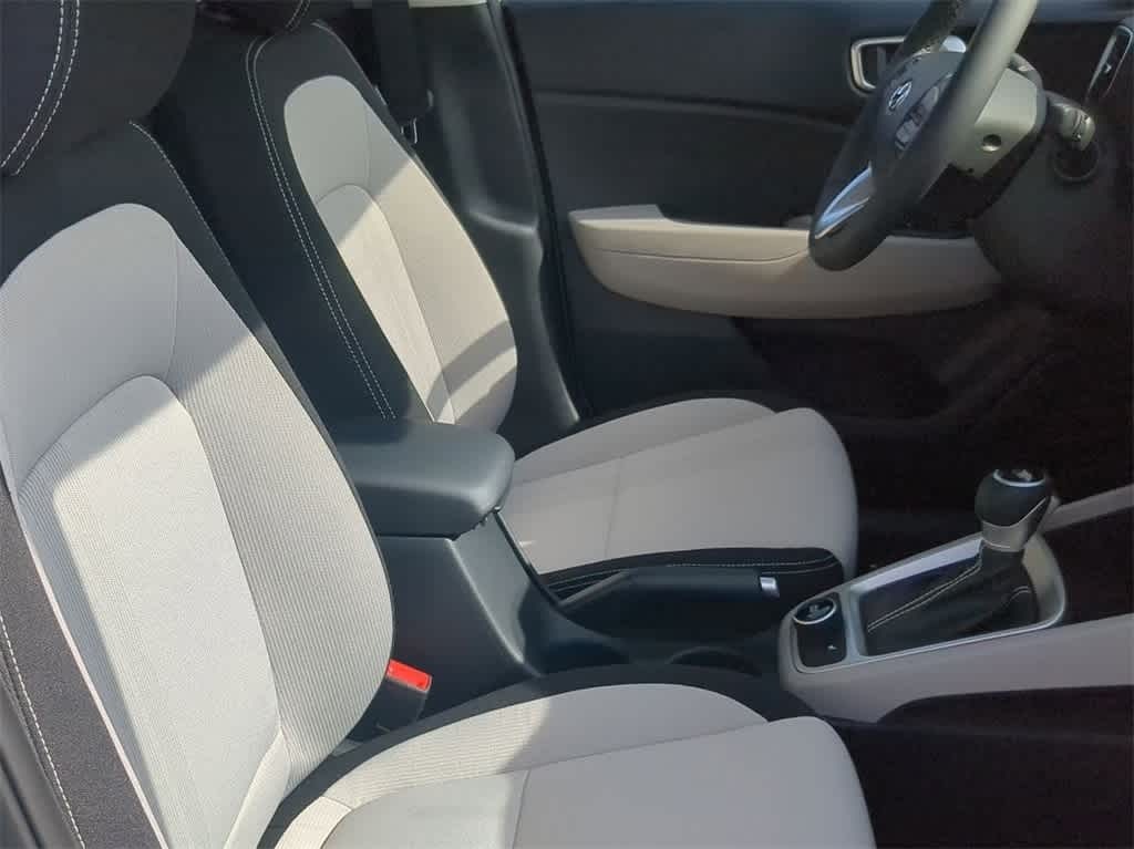 2026 Hyundai Venue SEL Image 14 of 33