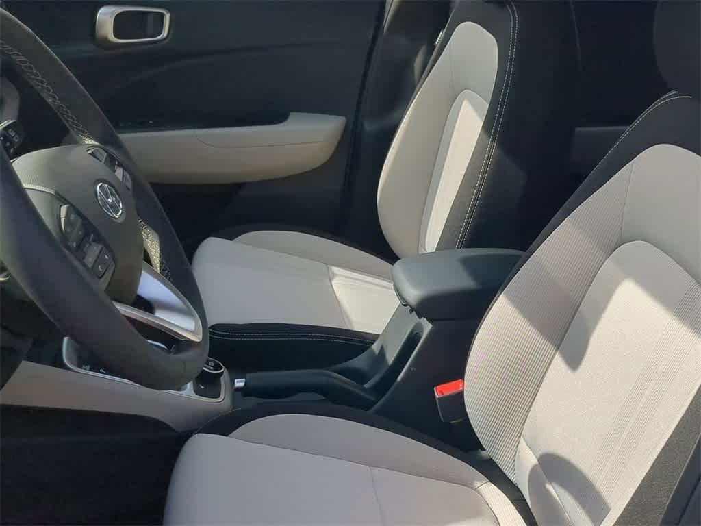 2026 Hyundai Venue SEL Image 15 of 33