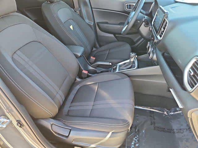 2026 Hyundai Venue SEL Image 13 of 34