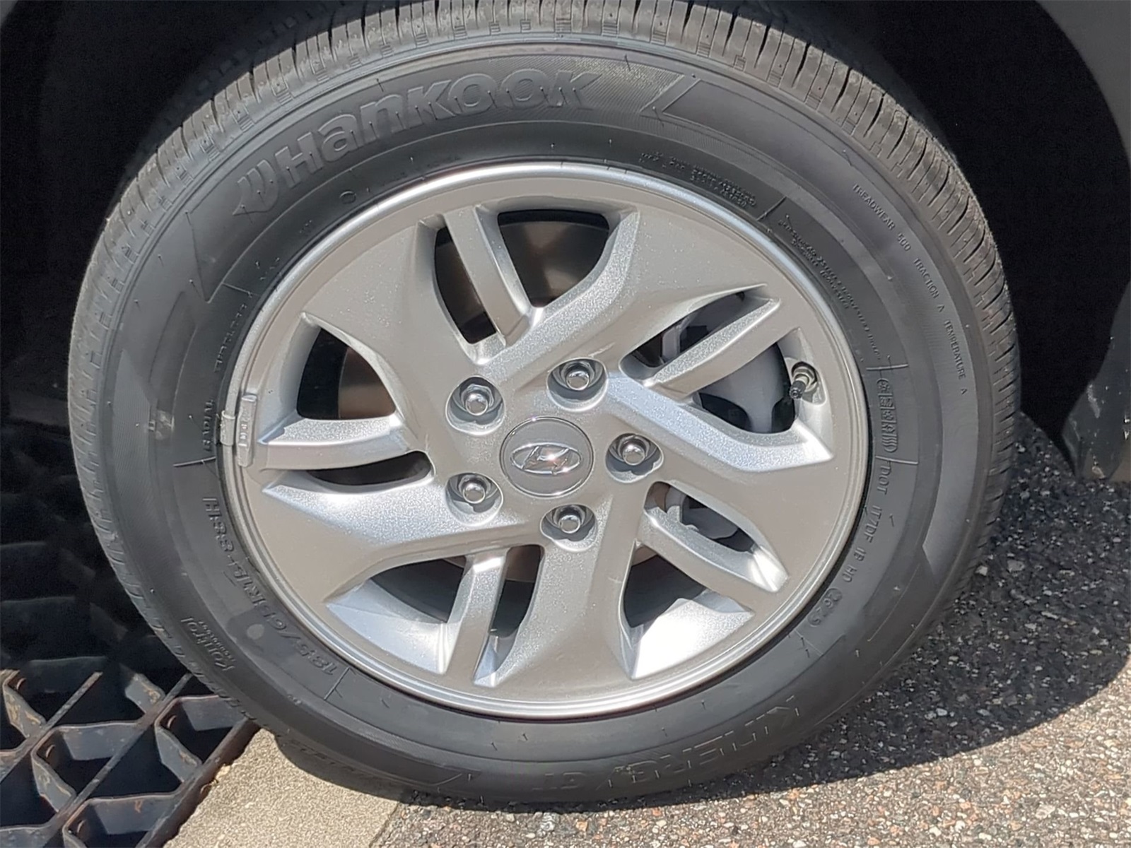 2026 Hyundai Venue SE Image 10 of 38