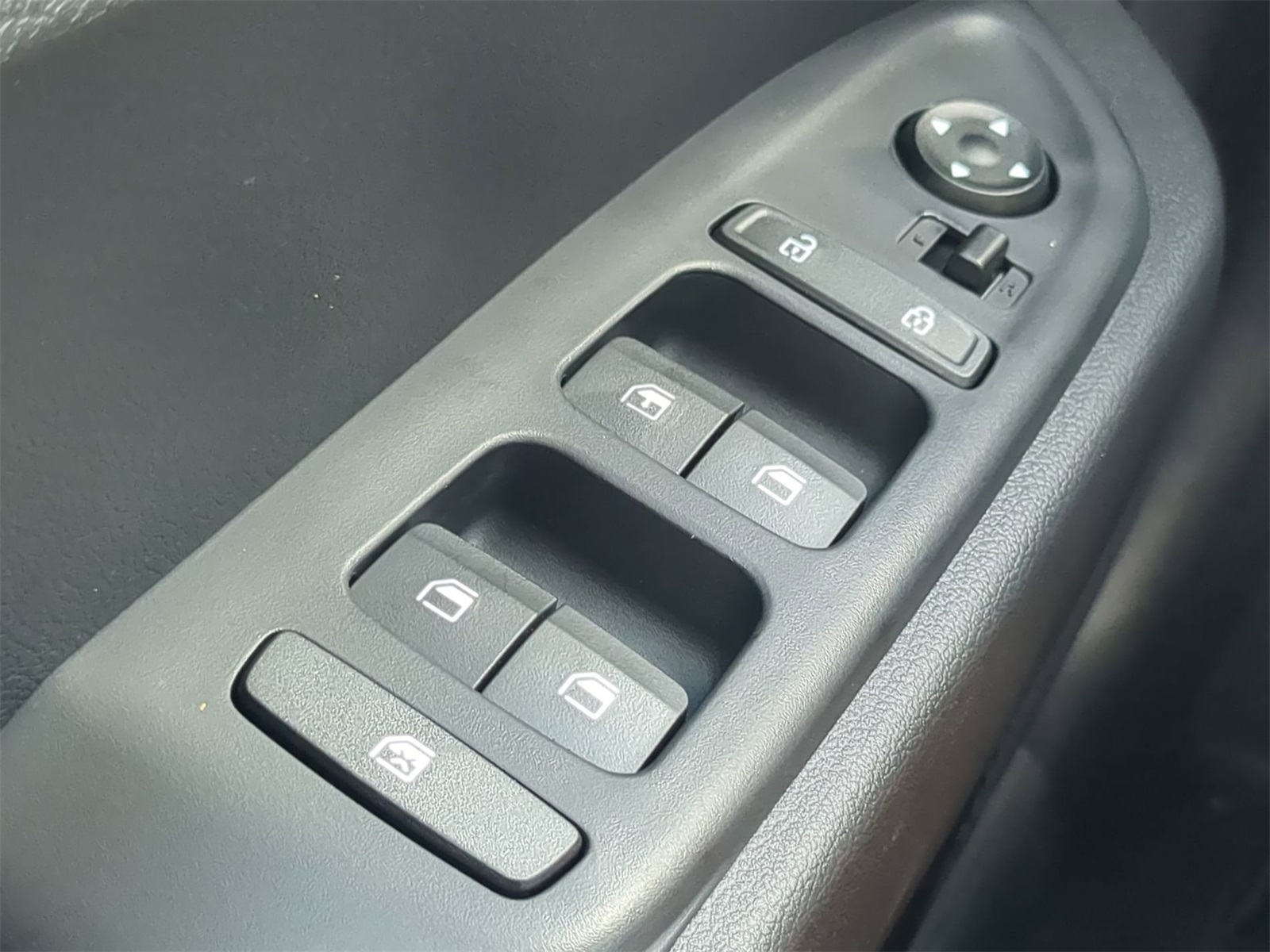 2026 Hyundai Venue SE Image 24 of 38