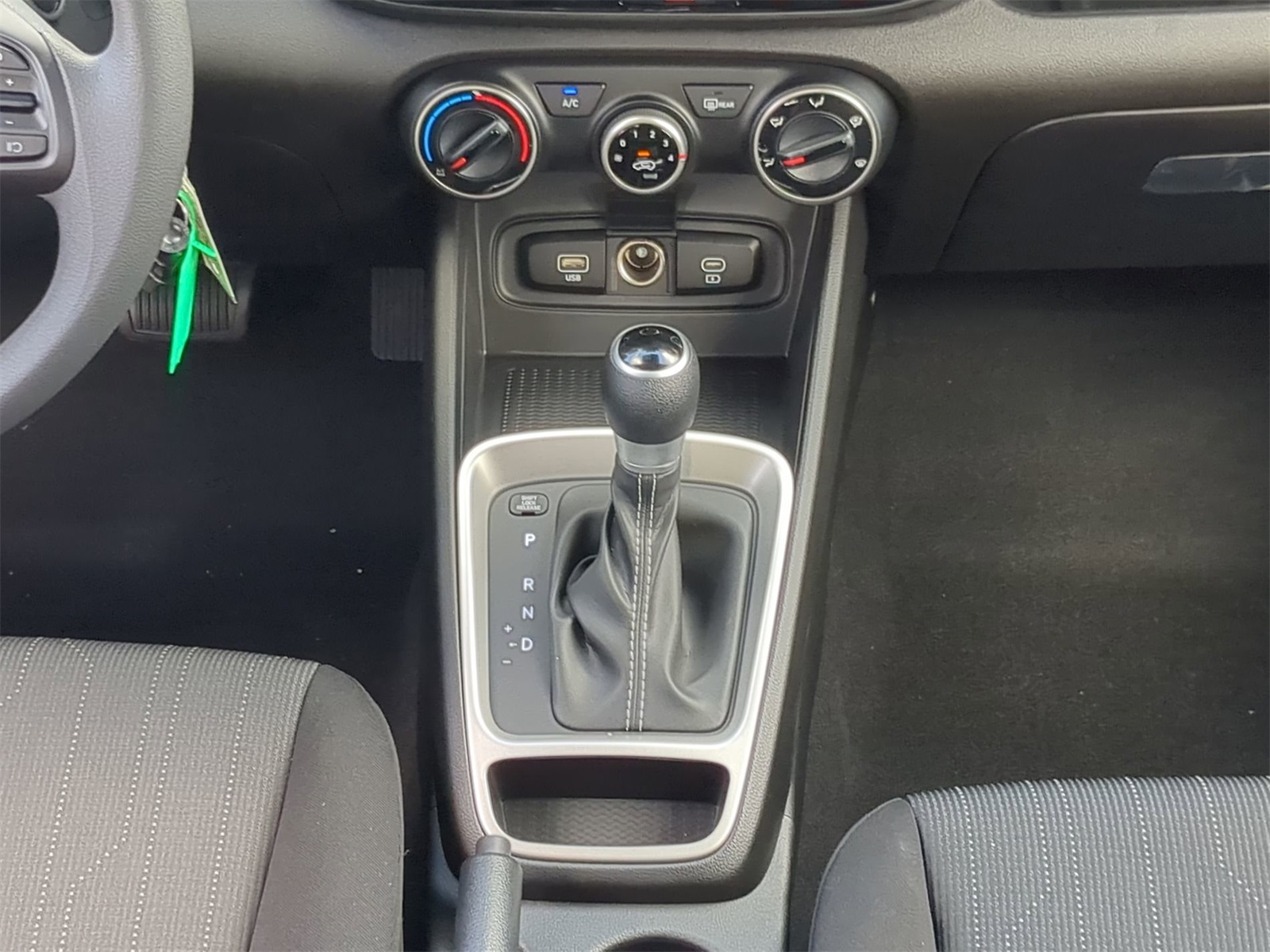 2026 Hyundai Venue SE Image 20 of 38