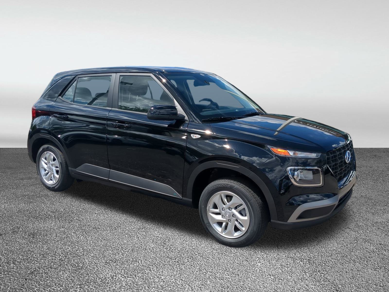 2026 Hyundai Venue SE Image 3 of 38