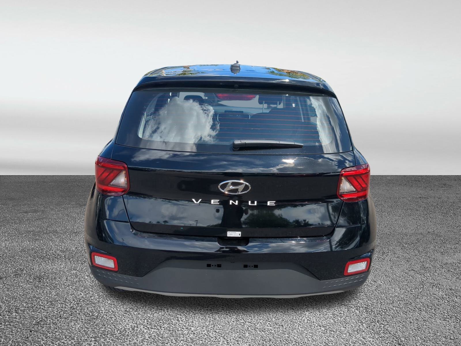 2026 Hyundai Venue SE Image 7 of 38