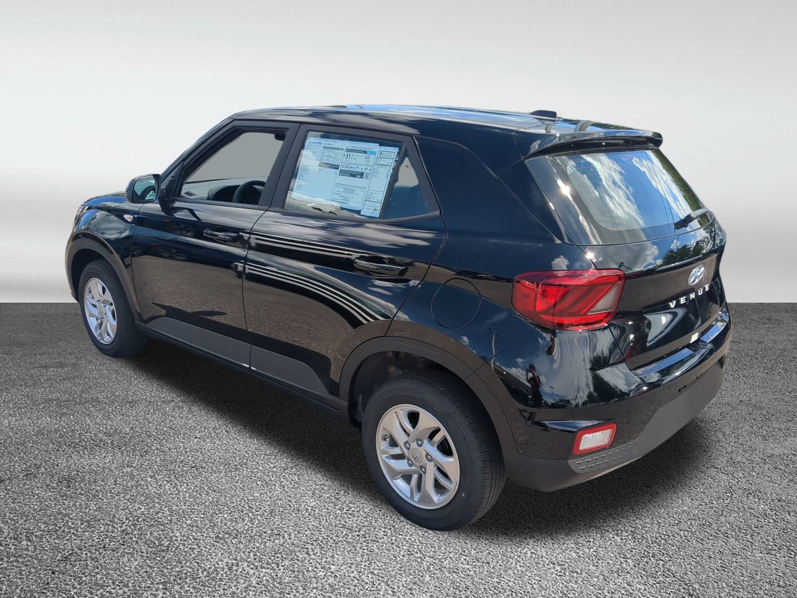 2026 Hyundai Venue SE Image 8 of 38