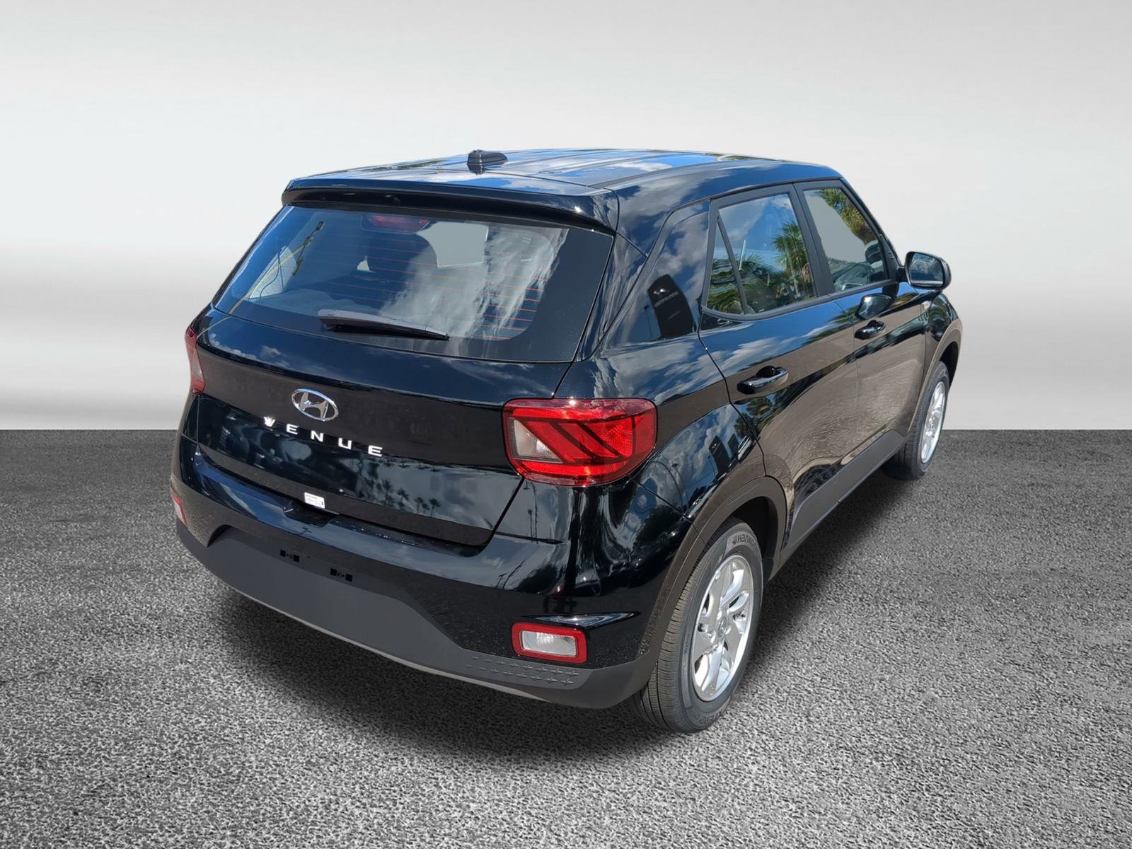 2026 Hyundai Venue SE Image 6 of 38