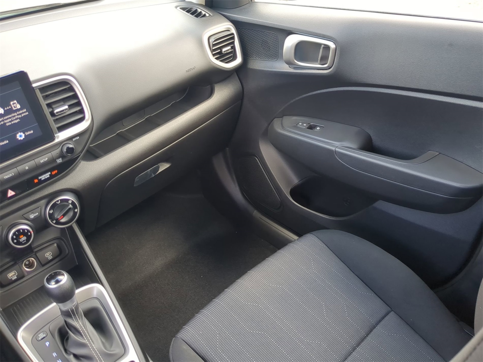 2026 Hyundai Venue SE Image 31 of 38