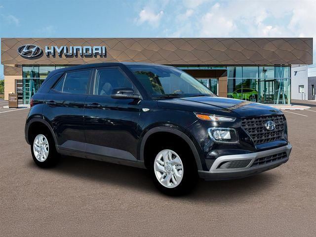 2026 Hyundai Venue SE Image 4 of 19