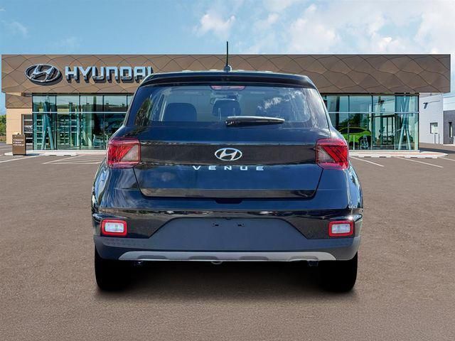 2026 Hyundai Venue SE Image 9 of 19