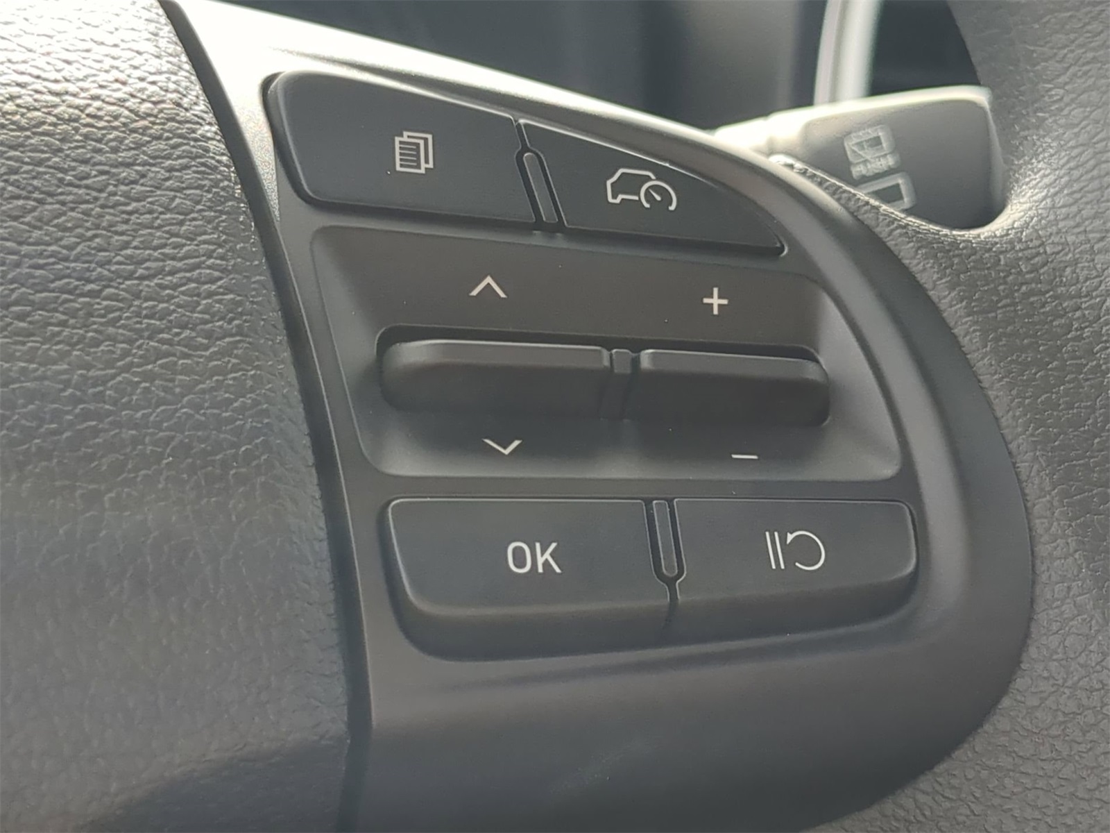 2026 Hyundai Venue SE Image 23 of 33