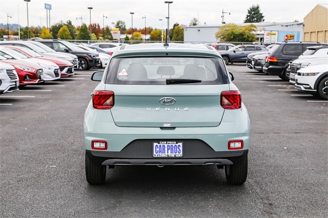 2026 Hyundai Venue SE Image 6 of 24