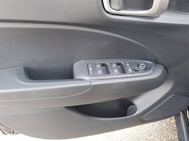 2026 Hyundai Venue SE Image 18 of 30