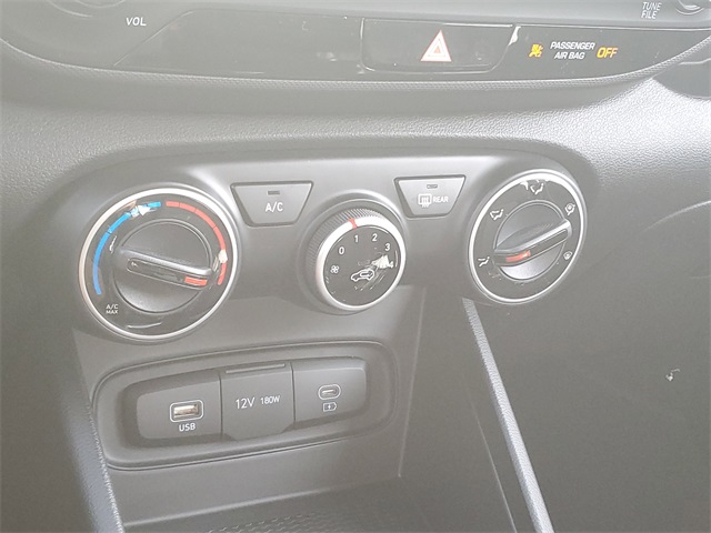 2026 Hyundai Venue SE Image 25 of 30