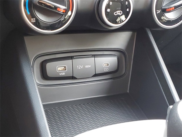 2026 Hyundai Venue SE Image 21 of 30