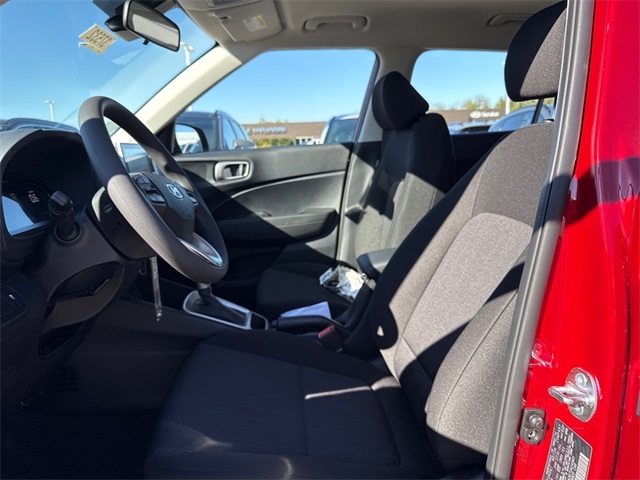 2026 Hyundai Venue SE Image 8 of 14