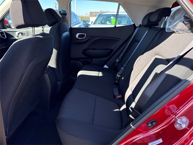 2026 Hyundai Venue SE Image 7 of 14