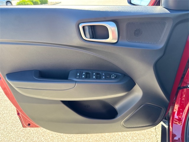 2026 Hyundai Venue SE Image 13 of 14