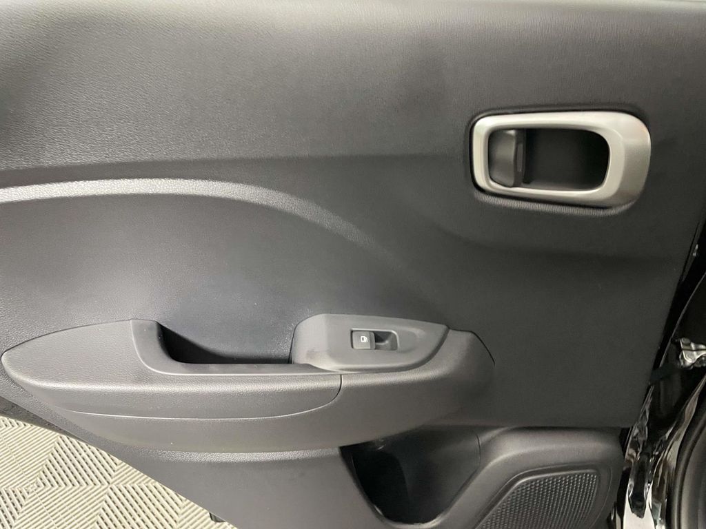 2026 Hyundai Venue SE Image 14 of 22