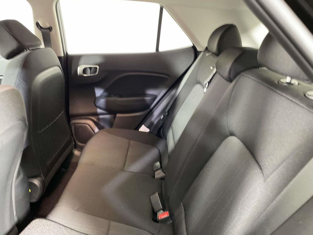 2026 Hyundai Venue SE Image 8 of 22