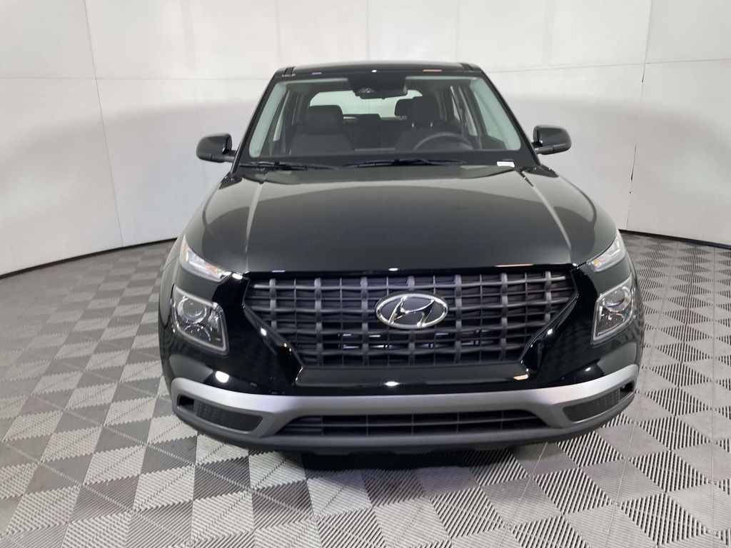 2026 Hyundai Venue SE Image 2 of 22