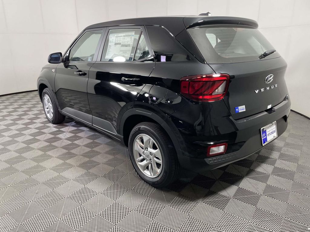2026 Hyundai Venue SE Image 6 of 22