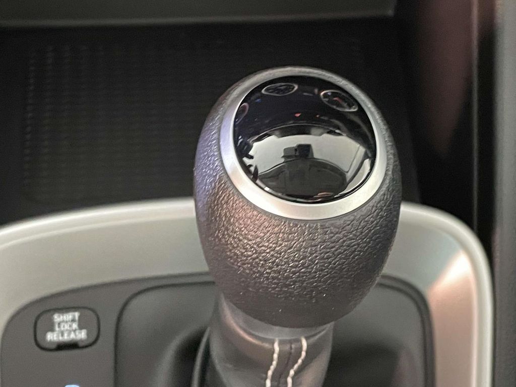 2026 Hyundai Venue SE Image 18 of 22