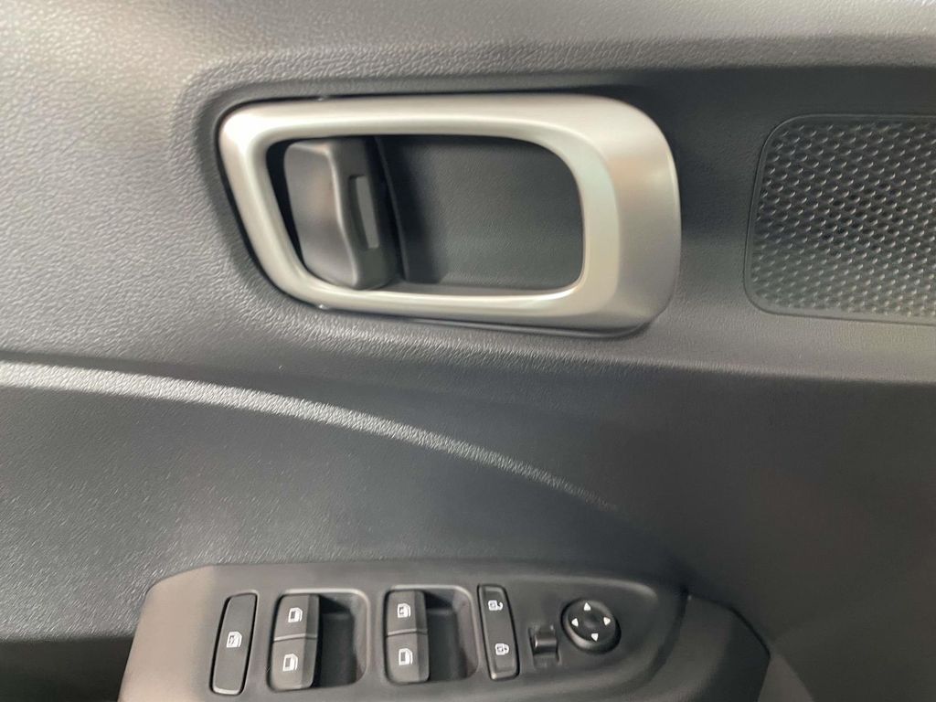 2026 Hyundai Venue SE Image 15 of 22