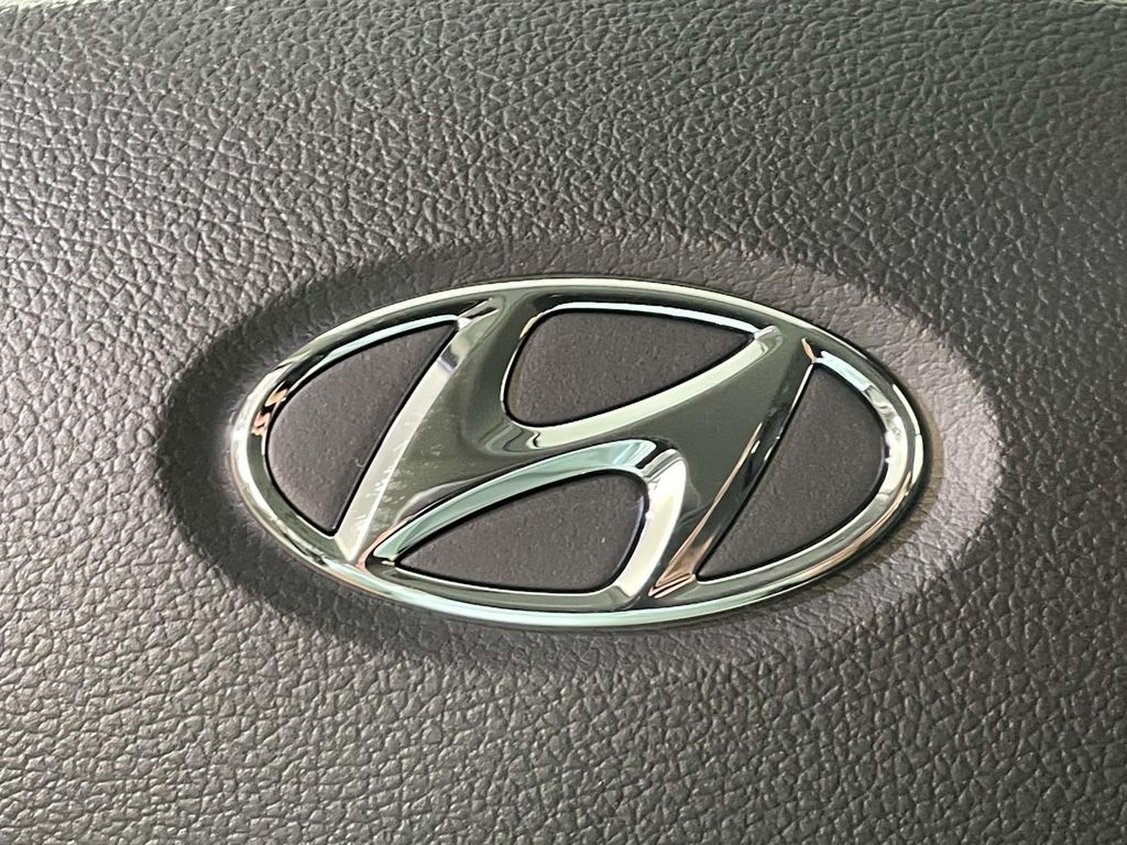 2026 Hyundai Venue SE Image 16 of 22