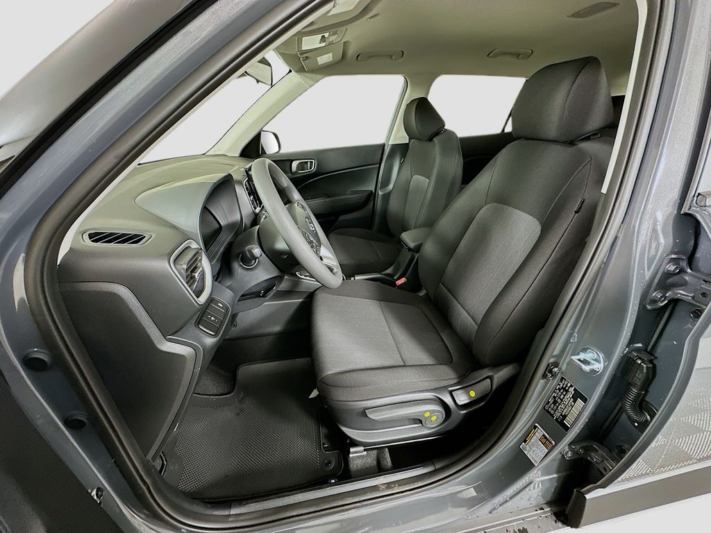 2026 Hyundai Venue SE Image 15 of 22