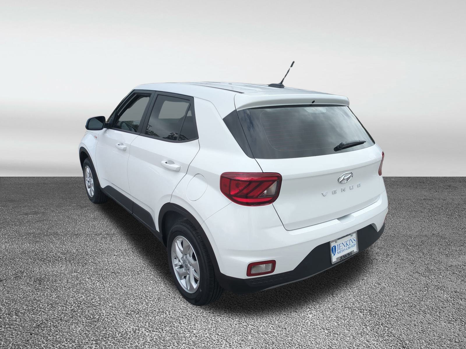 2026 Hyundai Venue SE Image 8 of 32