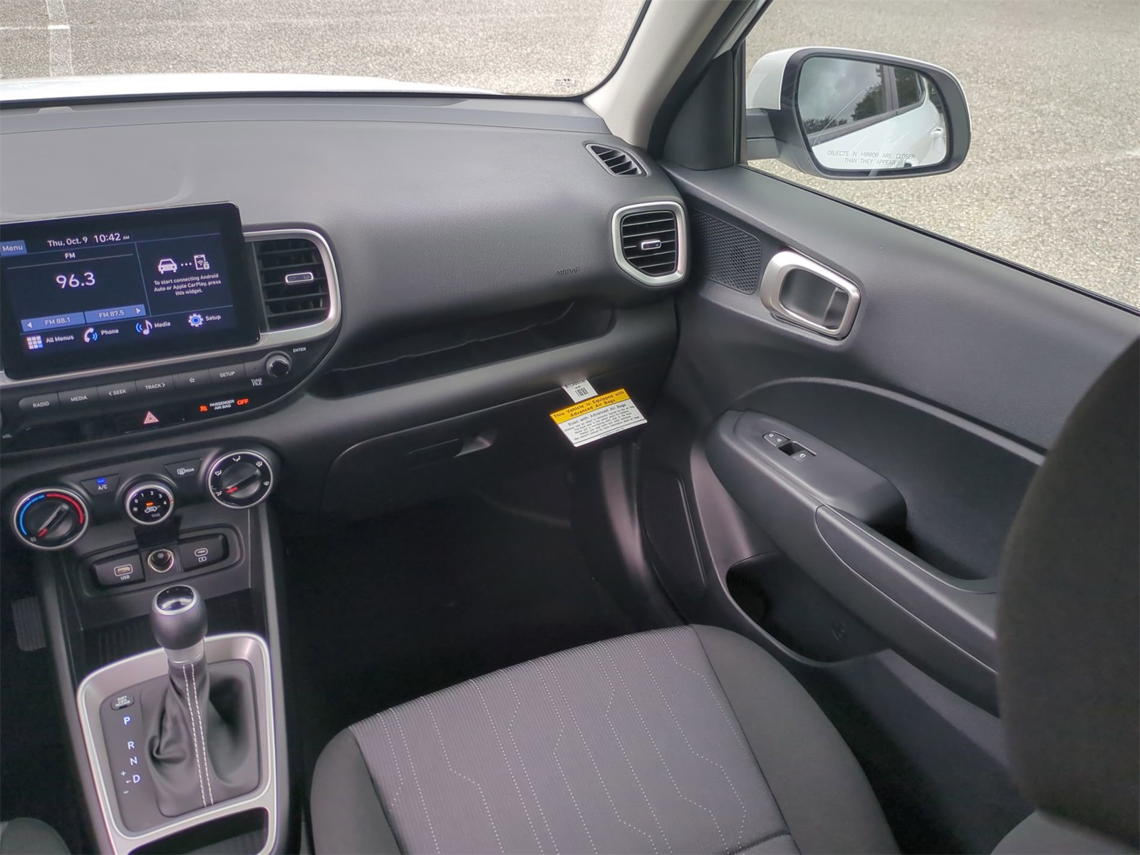 2026 Hyundai Venue SE Image 14 of 32