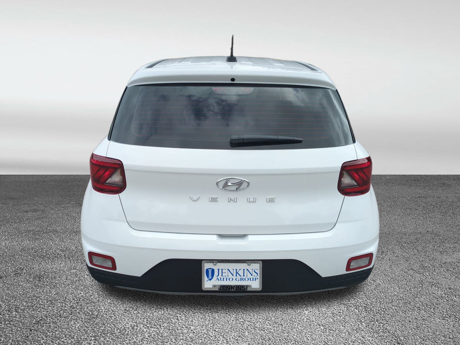 2026 Hyundai Venue SE Image 7 of 32