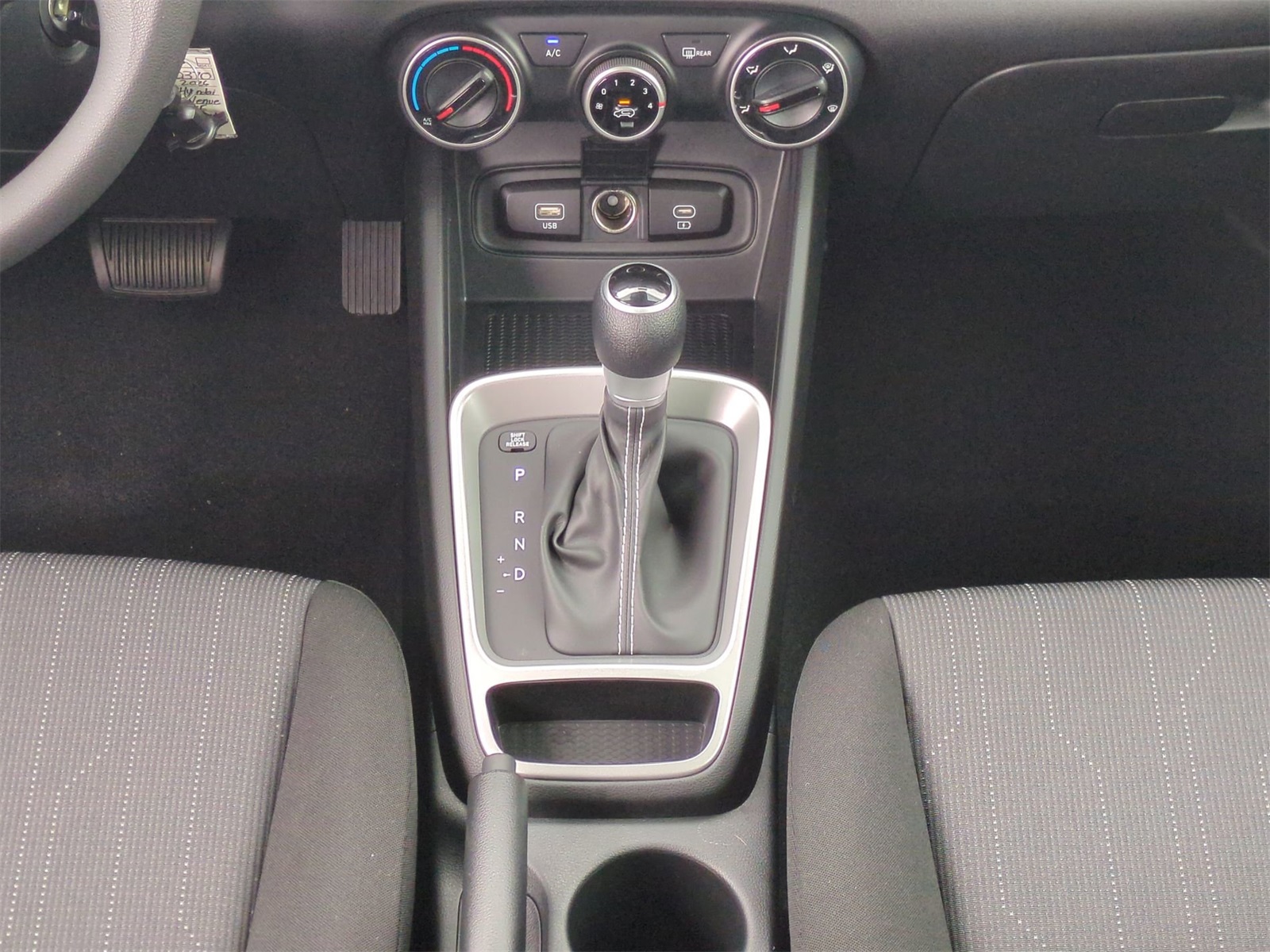 2026 Hyundai Venue SE Image 17 of 32