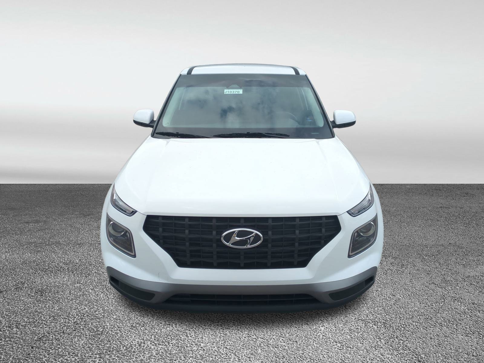 2026 Hyundai Venue SE Image 2 of 32