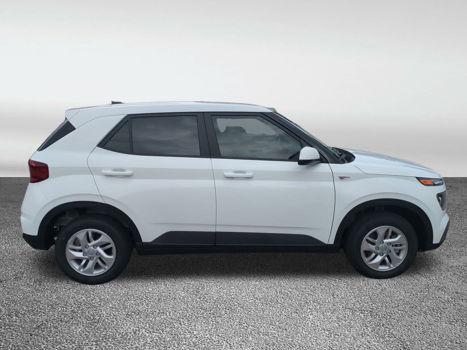 2026 Hyundai Venue SE Image 5 of 32