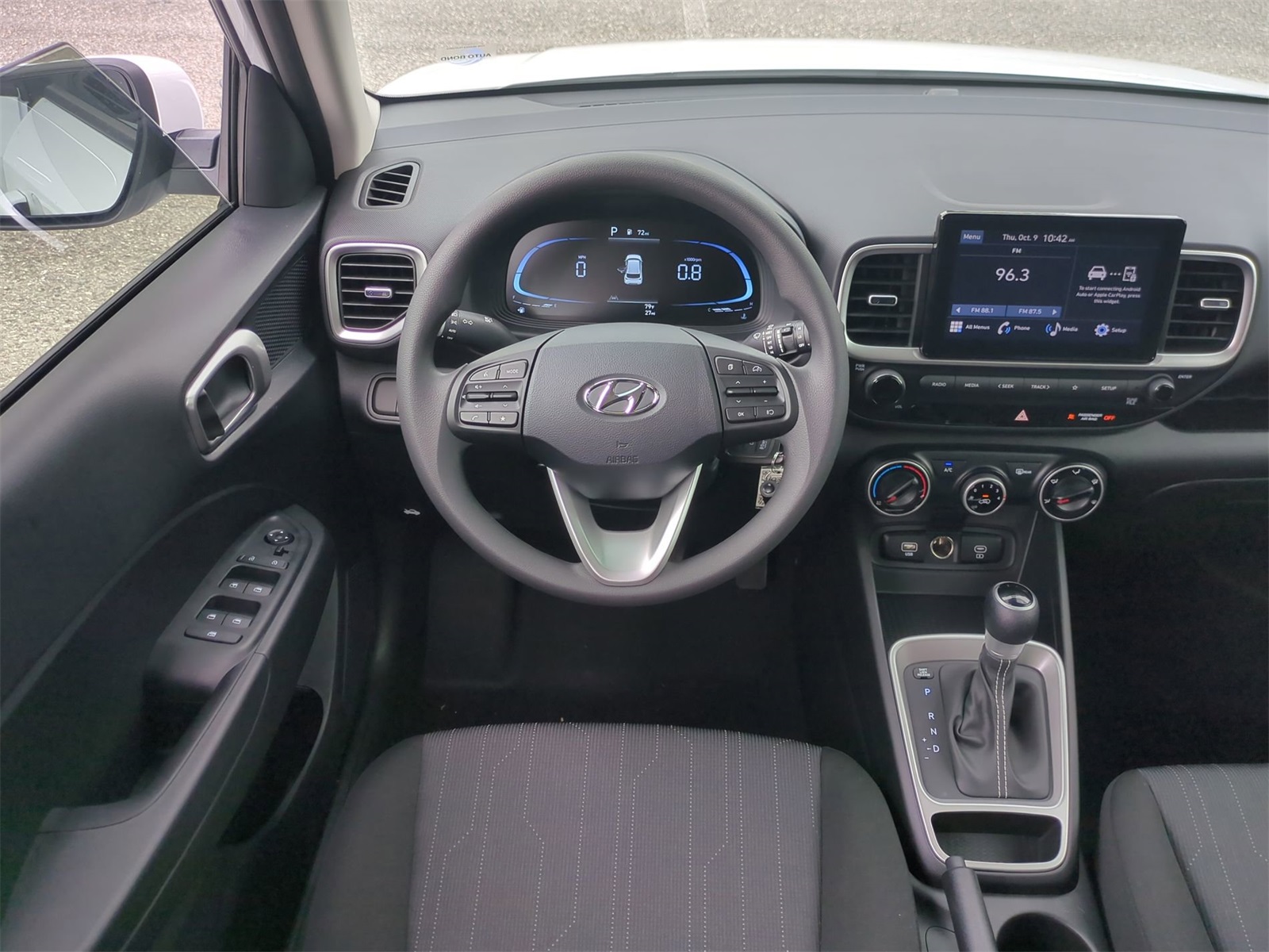 2026 Hyundai Venue SE Image 13 of 32