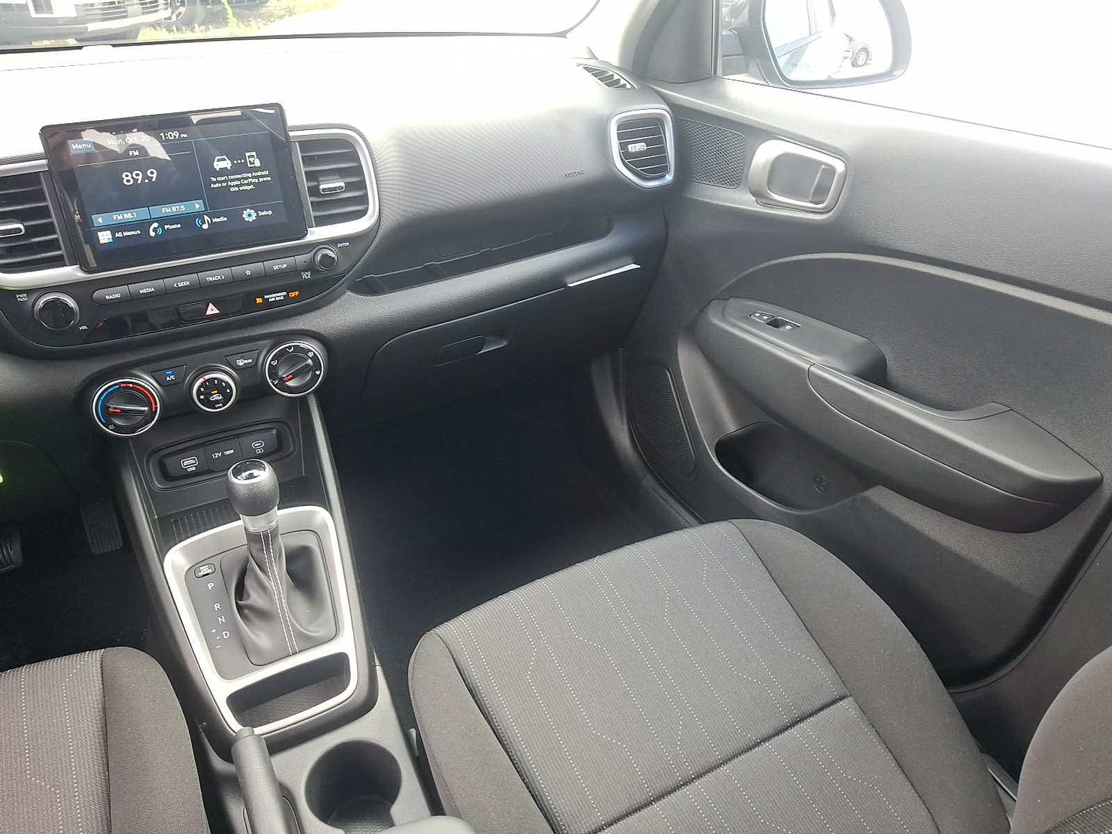 2026 Hyundai Venue SE Image 19 of 20