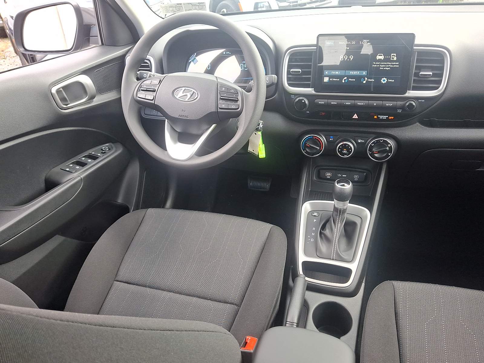 2026 Hyundai Venue SE Image 15 of 20