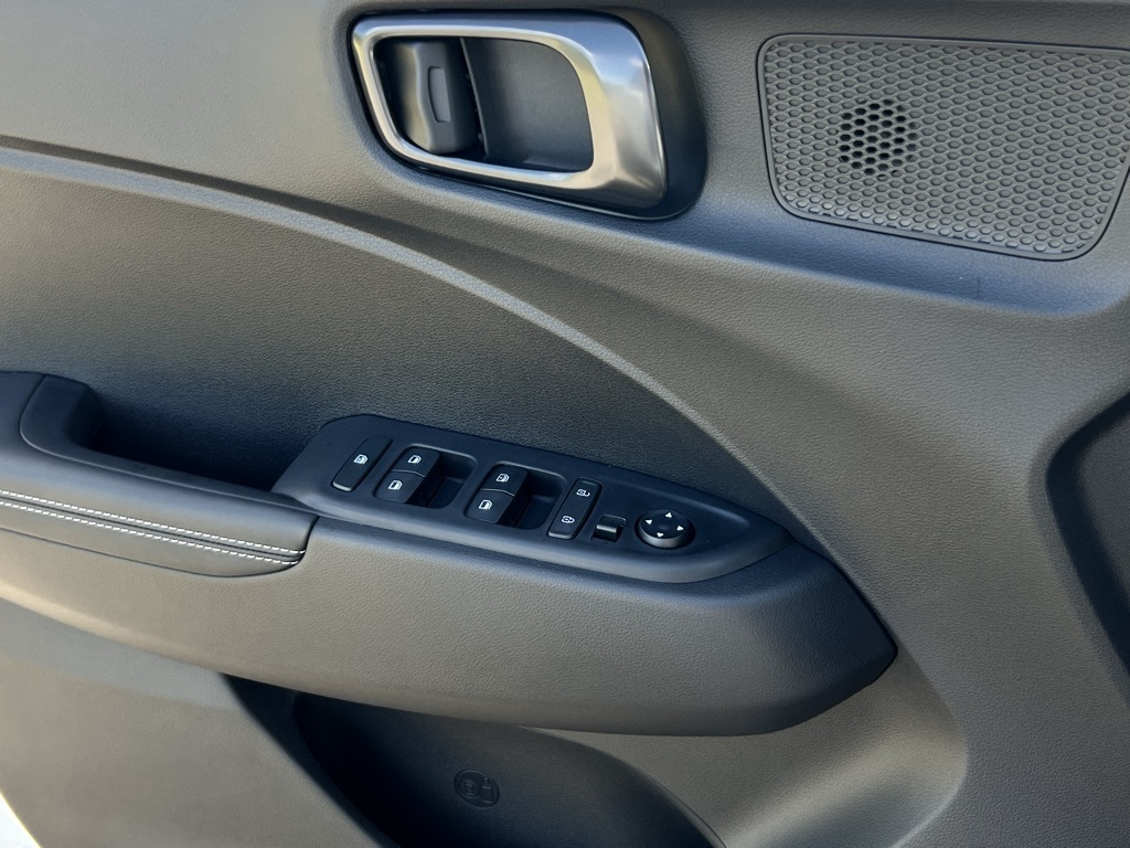 2026 Hyundai Venue SEL Image 12 of 16