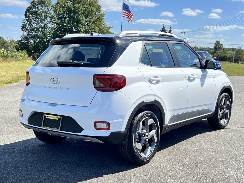 2026 Hyundai Venue SEL Image 3 of 16