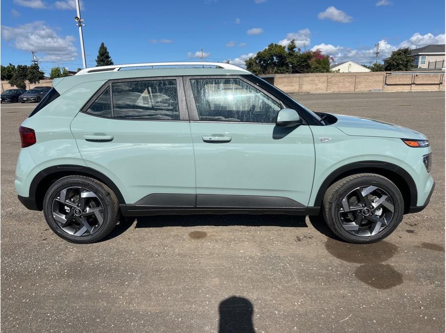 2026 Hyundai Venue SEL Image 4 of 24