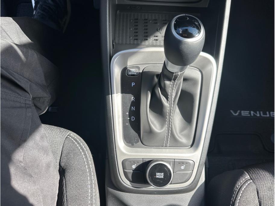 2026 Hyundai Venue SEL Image 16 of 24