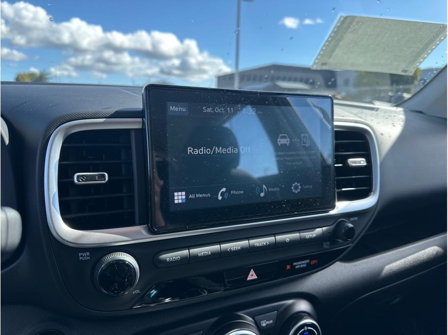 2026 Hyundai Venue SEL Image 15 of 24