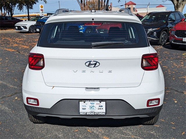2026 Hyundai Venue SEL Image 6 of 28