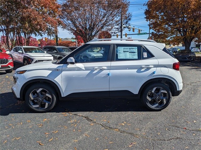 2026 Hyundai Venue SEL Image 8 of 28
