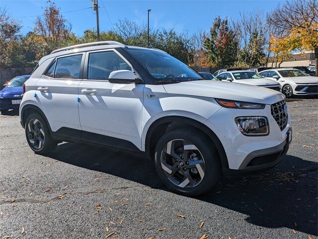 2026 Hyundai Venue SEL Image 3 of 28