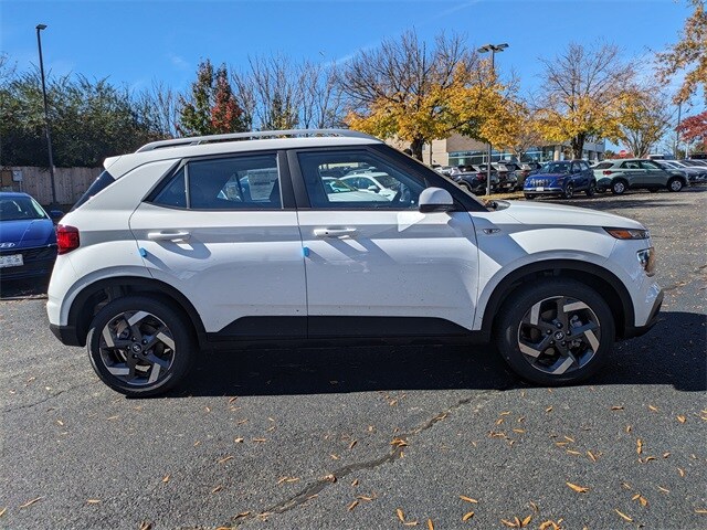 2026 Hyundai Venue SEL Image 4 of 28